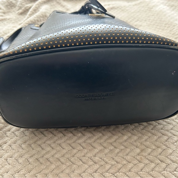 Black and Gold Bucket Bag - Picture 6 of 8